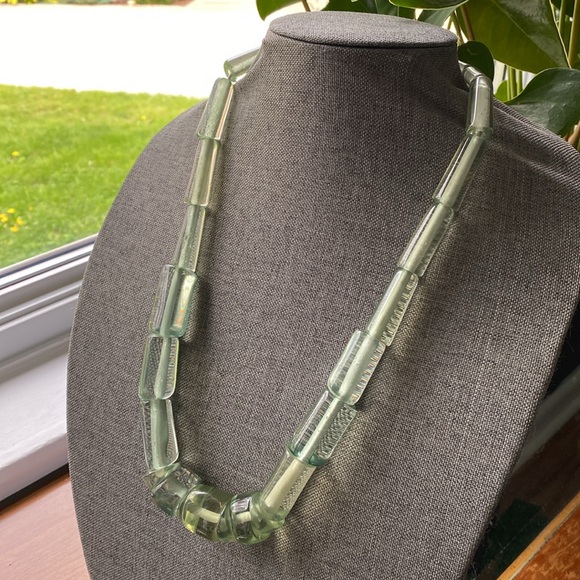 Elegant Green Glass Bead Necklace - Picture 3 of 3